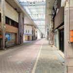 閑散としている商店街