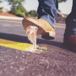 靴の裏にガムがつく