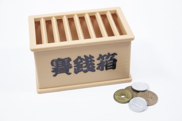 お賽銭箱と小銭
