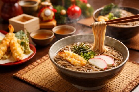 アツアツの年越しそばの画像